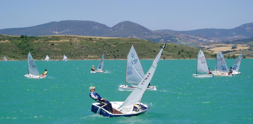 Deportes acuáticos en el Embalse de Alloz